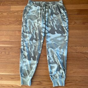 Cali camo joggers. Size M
